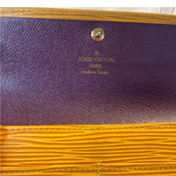 Authentic Louis Vuitton Sarah wallet - Picture 8 of 8